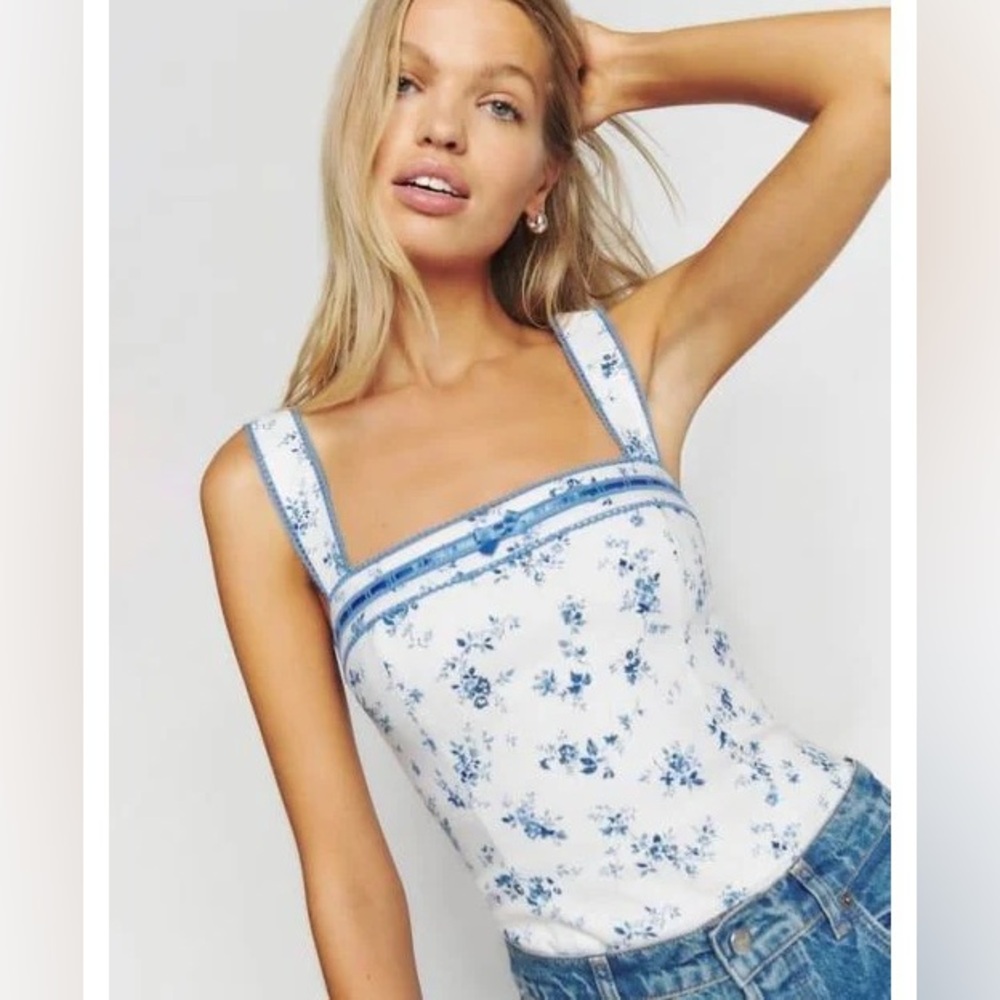 Reformation Eloise Linen Top in Blue floral print! Size 6